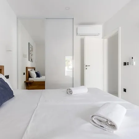 Sea & Mountain View & Private Pool Appartement Vinjerac