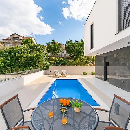Sea & Mountain View & Private Pool Appartement