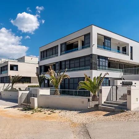 Sea & Mountain View & Private Pool Appartement Vinjerac