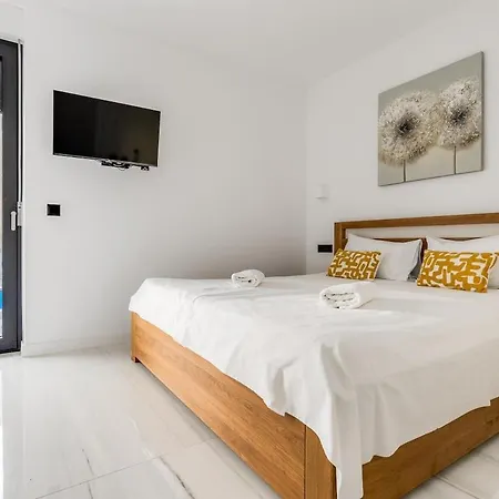 Sea & Mountain View & Private Pool Appartement *