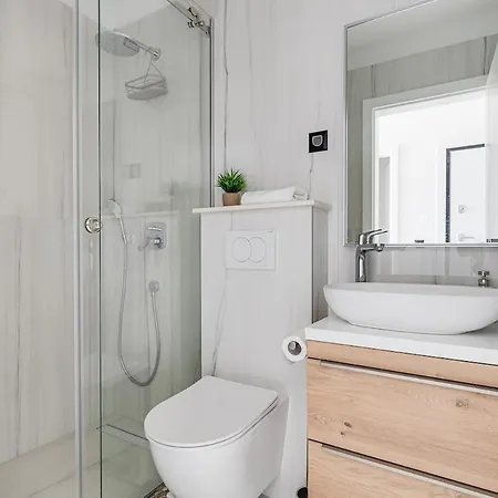Sea & Mountain View & Private Pool Appartement Vinjerac