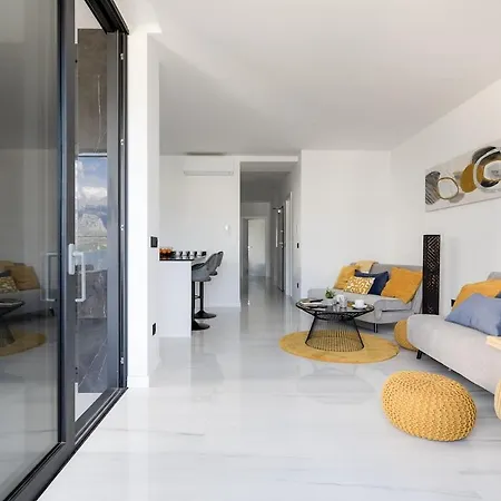 Sea & Mountain View & Private Pool Appartement
