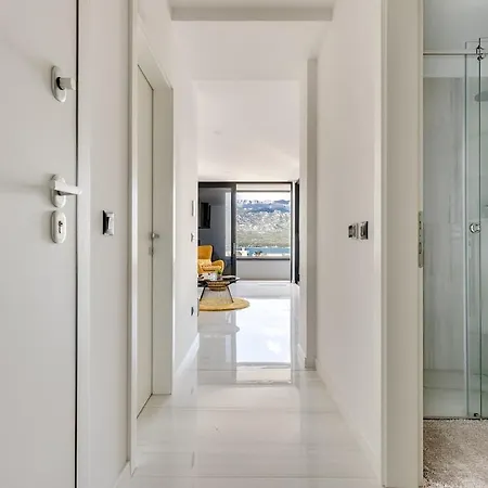 Sea & Mountain View & Private Pool Appartement Vinjerac