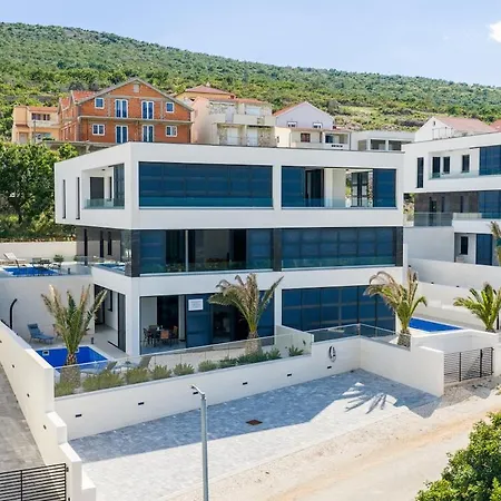 Sea & Mountain View & Private Pool Appartement