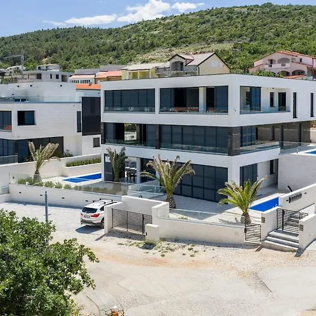Sea & Mountain View & Private Pool Appartement Vinjerac